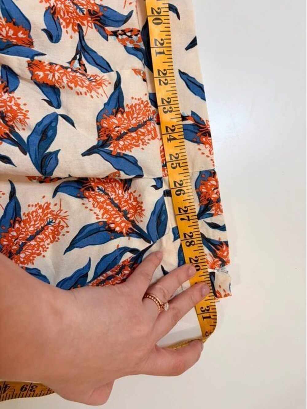 Linen Botanical Pattern Shorts - Picture 4 of 8